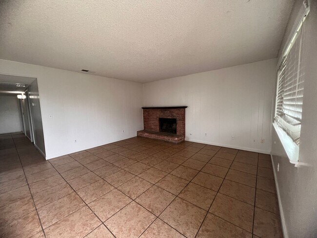 Building Photo - 1558 E. KAREN AVE  4 BEDROOM 2.5 BAHTROOMS...