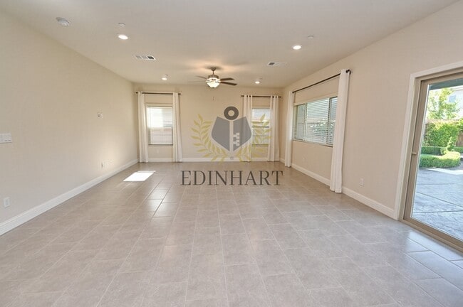 Building Photo - 645 Blue Oak Lane W