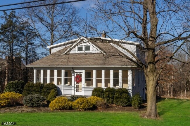 Building Photo - 119 Mountain Ave