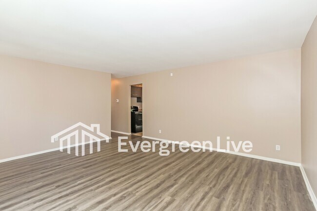 Building Photo - 5987 Sunridge Dr