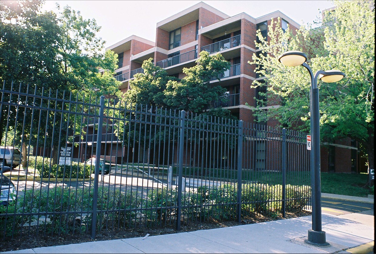 Primary Photo - 3401 S Michigan Ave