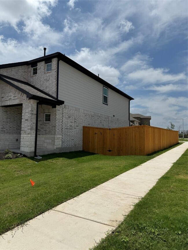 Building Photo - 593 Tailwind Dr