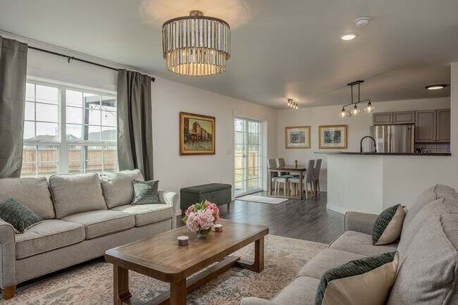 Foto del edificio - Century 21 Gold Rush - 3 bed, 2.5 bath (North Pole)
