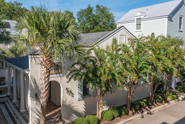 Building Photo - 46 Sanibel St