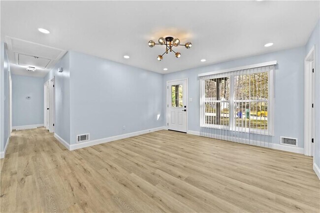 Building Photo - 1728 Wayland Cir NE