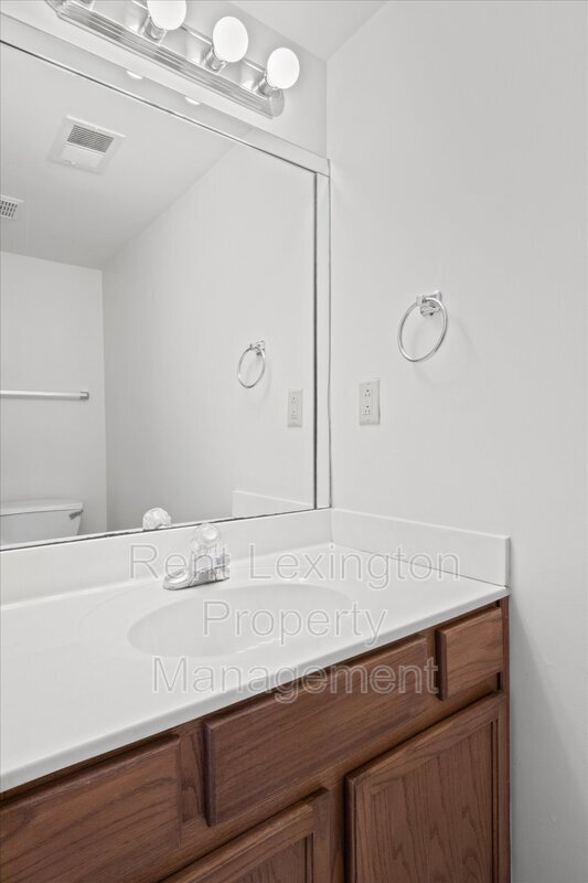 Building Photo - 3697 Winthrop Dr