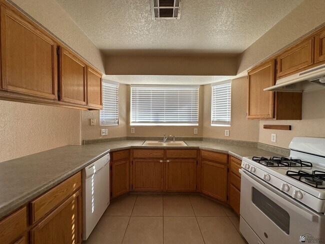 Foto del edificio - 11387 E 26th St