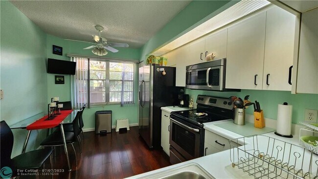 Building Photo - 13255 SW 16th Ct