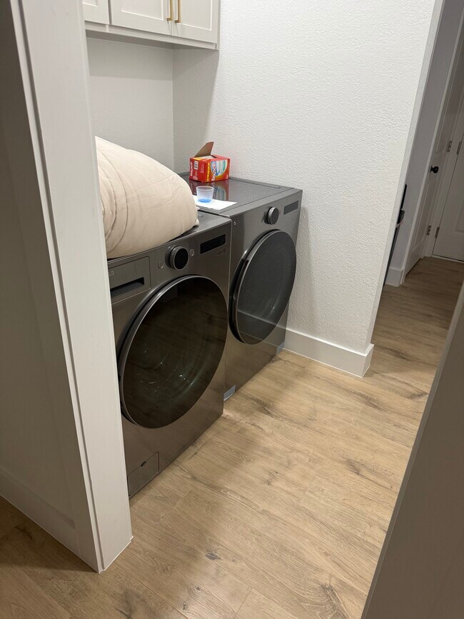 Foto del edificio - 310 N Rosedale Ave