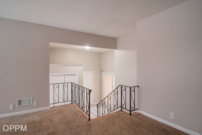 Building Photo - 4 br, 2 bath House - 9015 Sprague St.