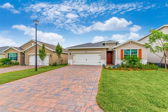 Building Photo - 2941 Breezeway Cir
