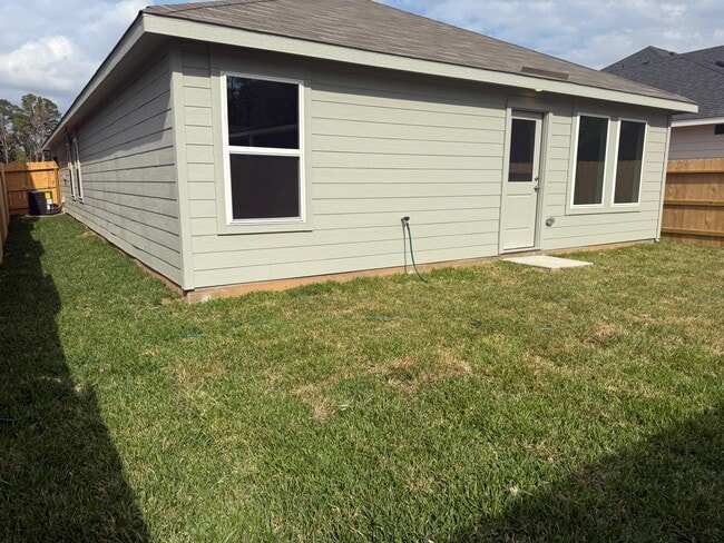 Building Photo - 18716 Loom Dr