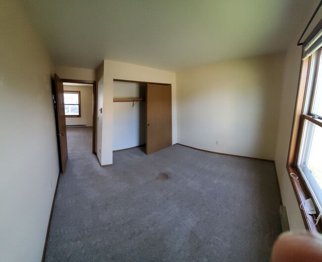 Building Photo - 522 E Bronson Rd