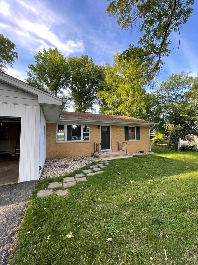 Primary Photo - 9 Guilford Dr