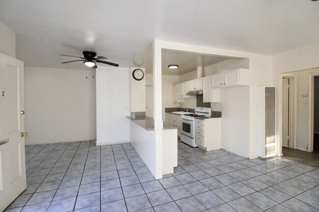 Foto del edificio - 2838 W Vernon Ave