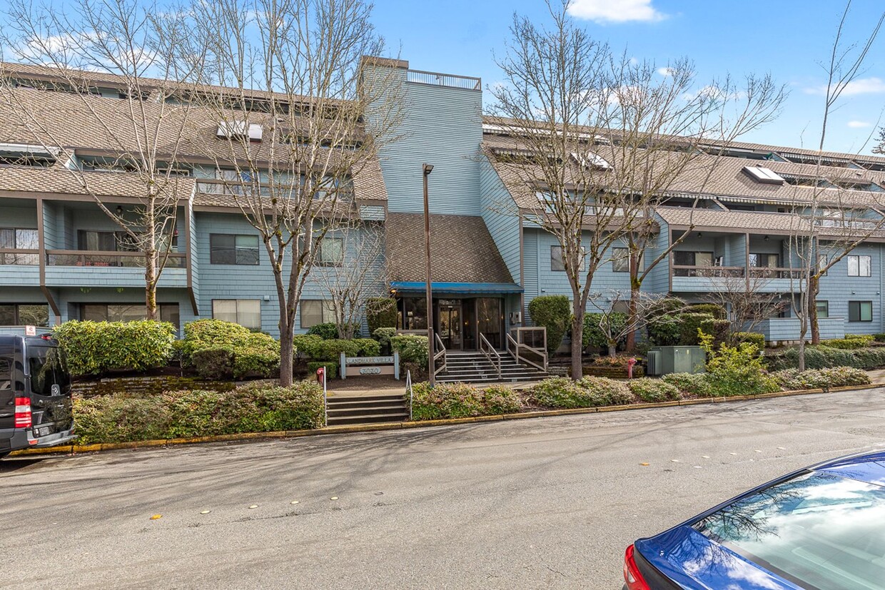 Foto principal - 2 bedroom 2 bath on Mercer Island