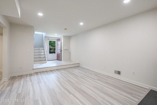 Building Photo - 59 Malibu Dr
