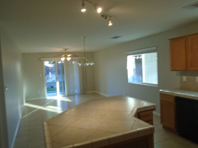 Foto del edificio - NORTHWEST! MOVE-IN SPECIAL $3225.00 TOTAL ...