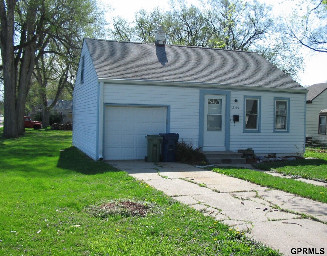 Primary Photo - 2301 Jefferson St