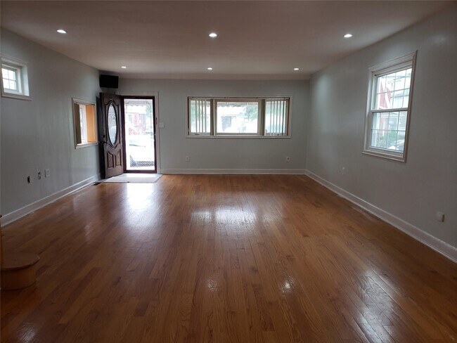 Foto del edificio - 109-18 208th St
