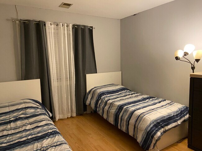 Foto del edificio - 9434 Bay Colony Dr