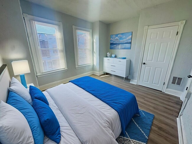 Building Photo - Refreshed 3bd/1bth House with Rear yard!! SECTION 8 ONLY!!