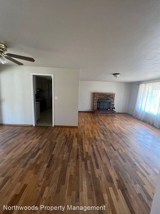 Building Photo - 3 br, 1.5 bath House - 2677 Summer Lane