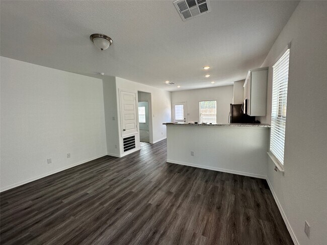 Building Photo - 16580 Moss Ln