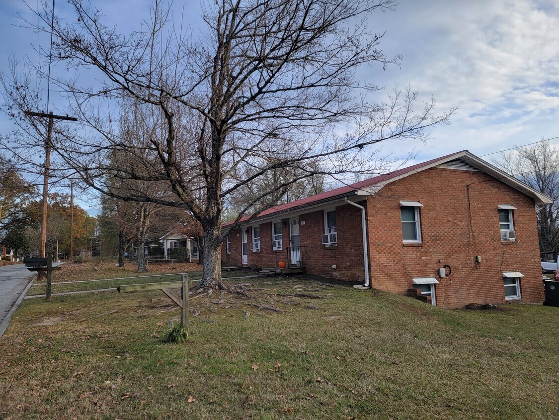 Primary Photo - 303 Culbreth Ave