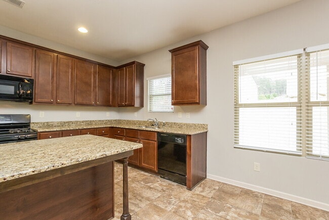 Building Photo - 441 Chandler Bluff Ct SE