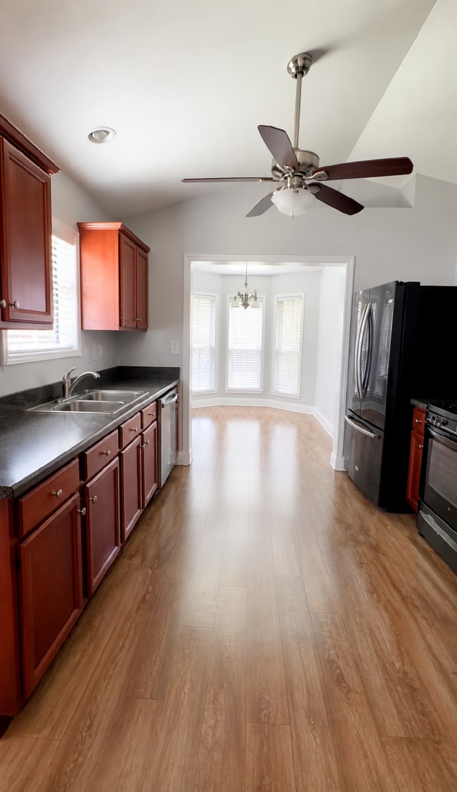 Building Photo - Great brick home located in Waterford Village OS