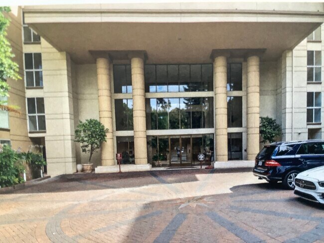 Foto del edificio - 4949 Genesta Ave
