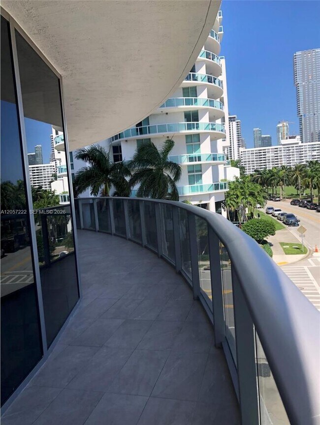 Foto del edificio - 488 NE 18th St