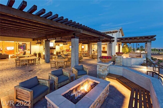 Foto del edificio - BEAUTIFUL HOME IN SKYE CANYON IN GATED COM...