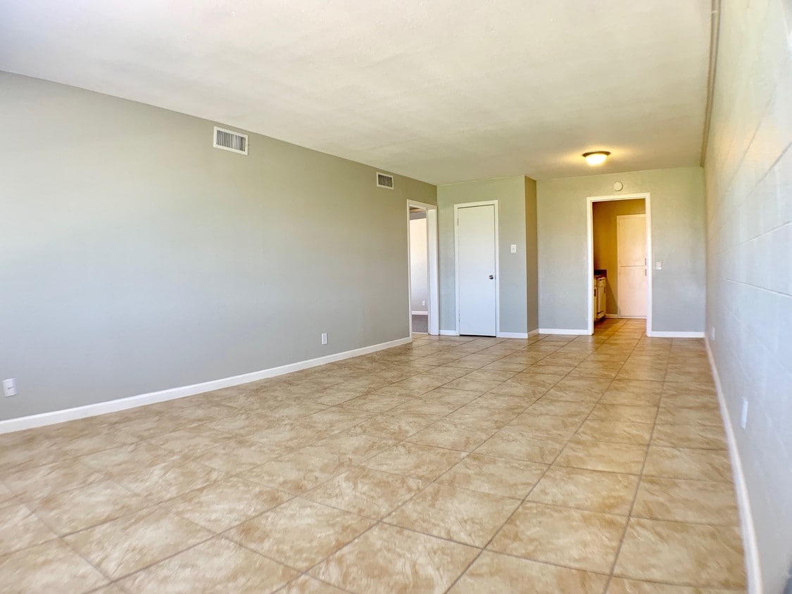 Primary Photo - 3800 Englewood Cir
