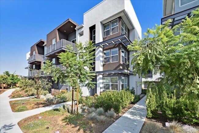 Foto del edificio - 536 Clover Cir