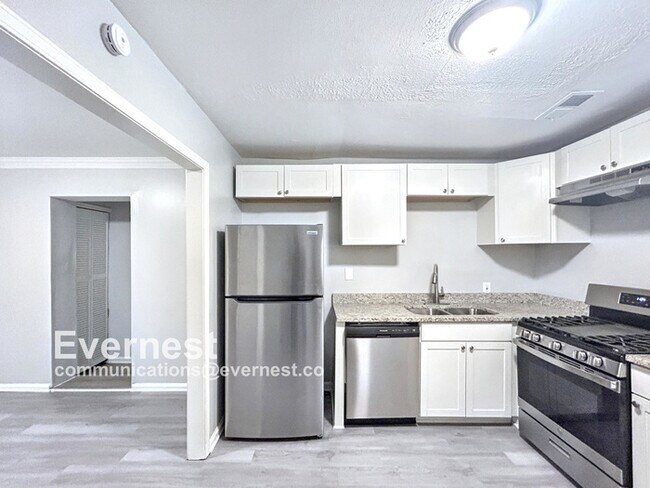 Foto del edificio - 2325 Browns Mill Rd SE