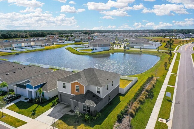 Foto del edificio - 12811 Twin Bridges Dr