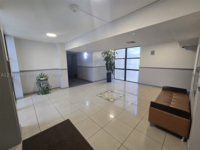 Foto del edificio - 16919 N Bay Rd