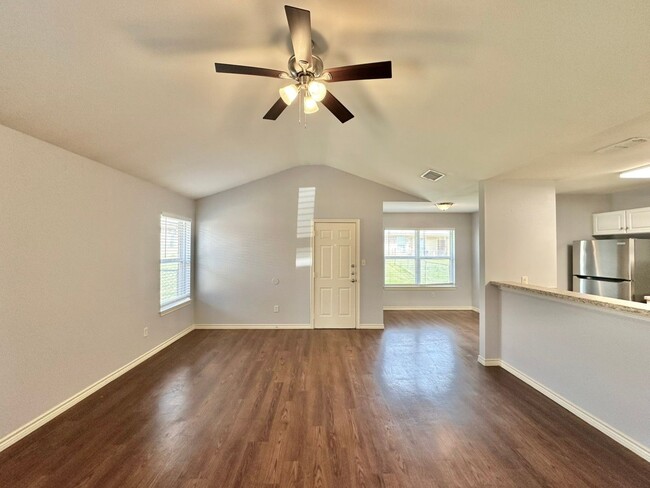 Building Photo - 3 Bedroom 2 Bath Duplex at Mansion Creek i...