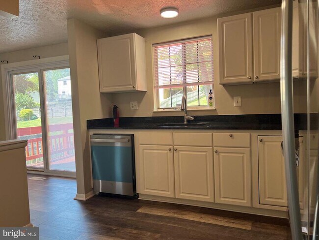 Building Photo - 24112 Sugar Cane Ln