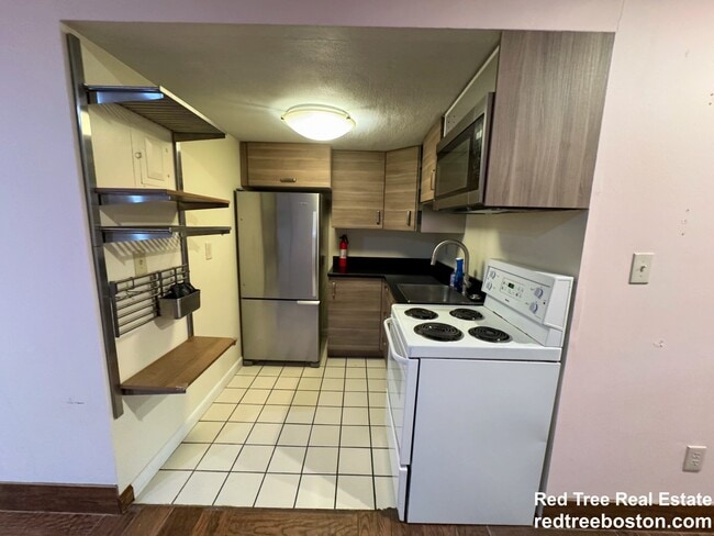 Building Photo - 53A Saint Paul St. Unit 3