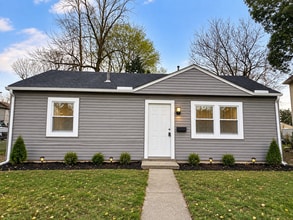 Building Photo - 420 S Wheatland Ave