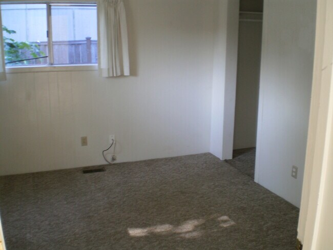 Building Photo - 950 Nyssa St
