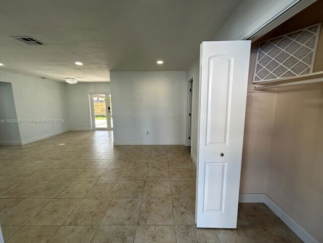 Foto del edificio - 1000 NW 76th Terrace