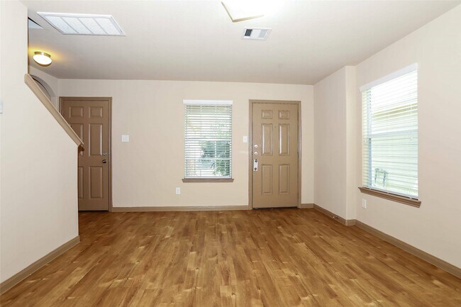Foto del edificio - 5630 Long Arbor Ln