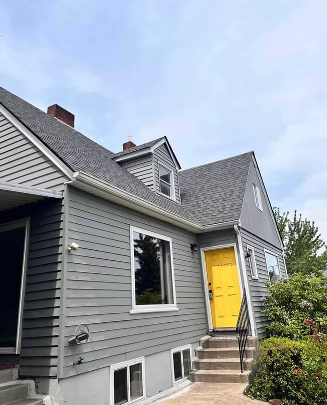 Building Photo - 3435 SW 11th Ave