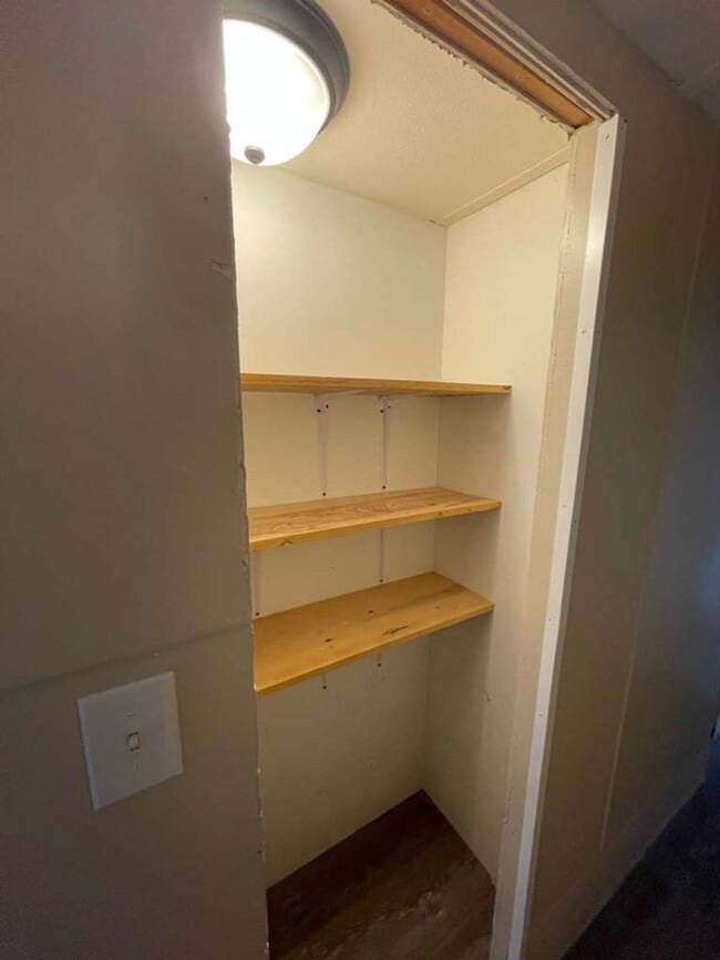 Building Photo - Eagle Estates