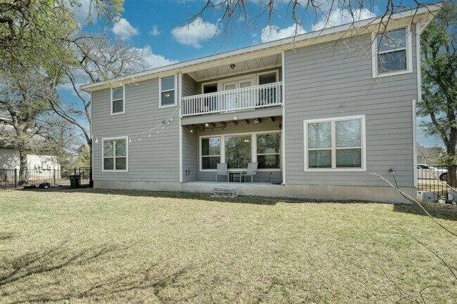 Foto del edificio - Stunning 3-Bedroom Modern Home with Luxuri...