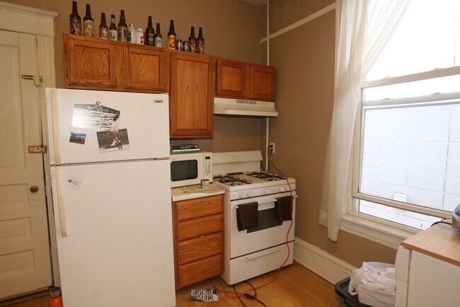 Building Photo - 2341 N Leavitt St